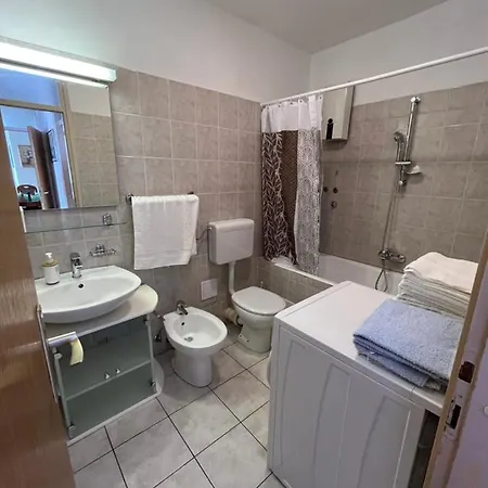 Sunny Corner 아파트 *